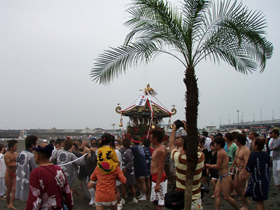 2009年　神奈川県大磯町　大磯海水浴場開き 神輿渡御１