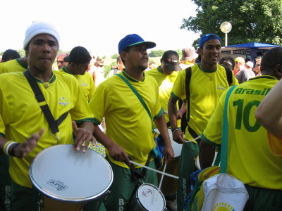 ブラジルのサンバ応援団